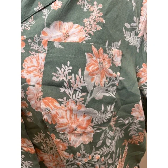 NWOT Cupcakes and Cashmere Floral Short Button Down Shirt Sage Green Large - Picture 7 of 16